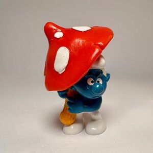 Vintage Smurf Carrying Mushroom – Bully © Peyo – W. Germany